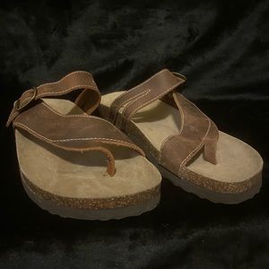 White Mountain Genuine Brown Leather Sandals
